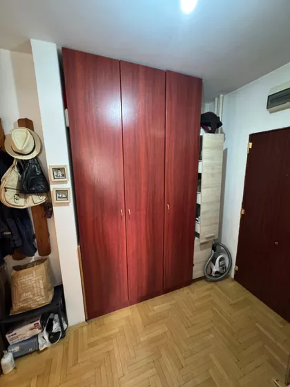 Komovska | 4zida.rs