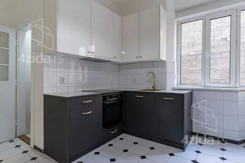 Četvoroiposoban stan | 4zida