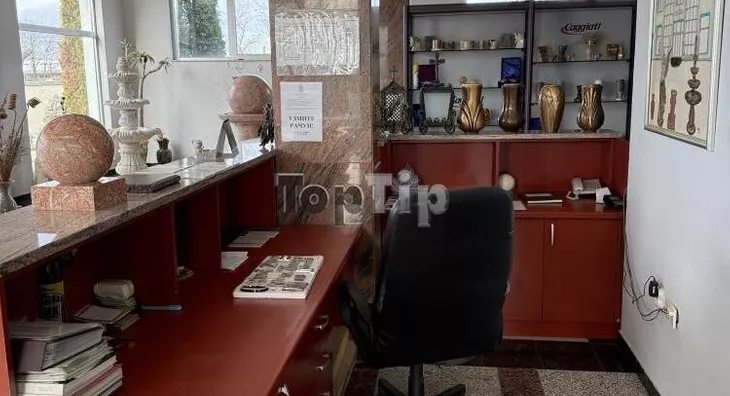 Poslovna zgrada | 4zida