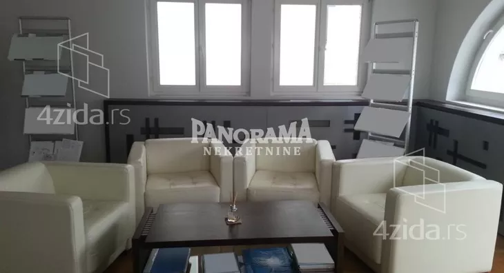 Poslovna zgrada | 4zida