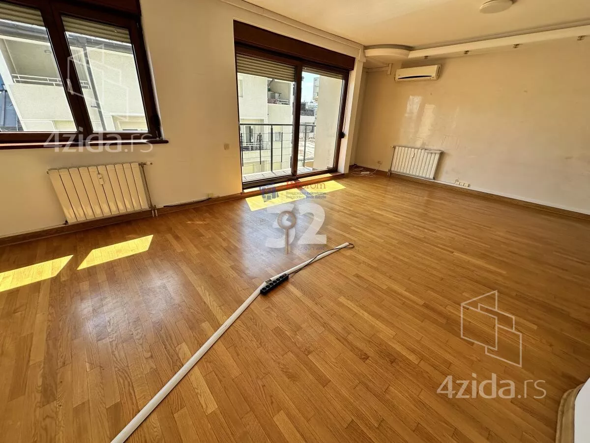 Četvoroiposoban stan | 4zida