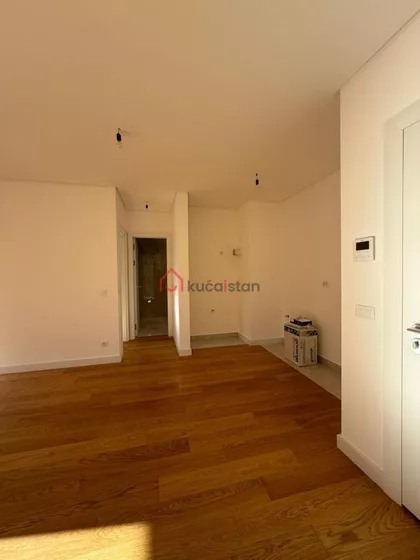 Pravni fakultet - Vračar | 4zida.rs