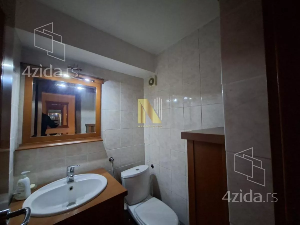 Lokal | 4zida
