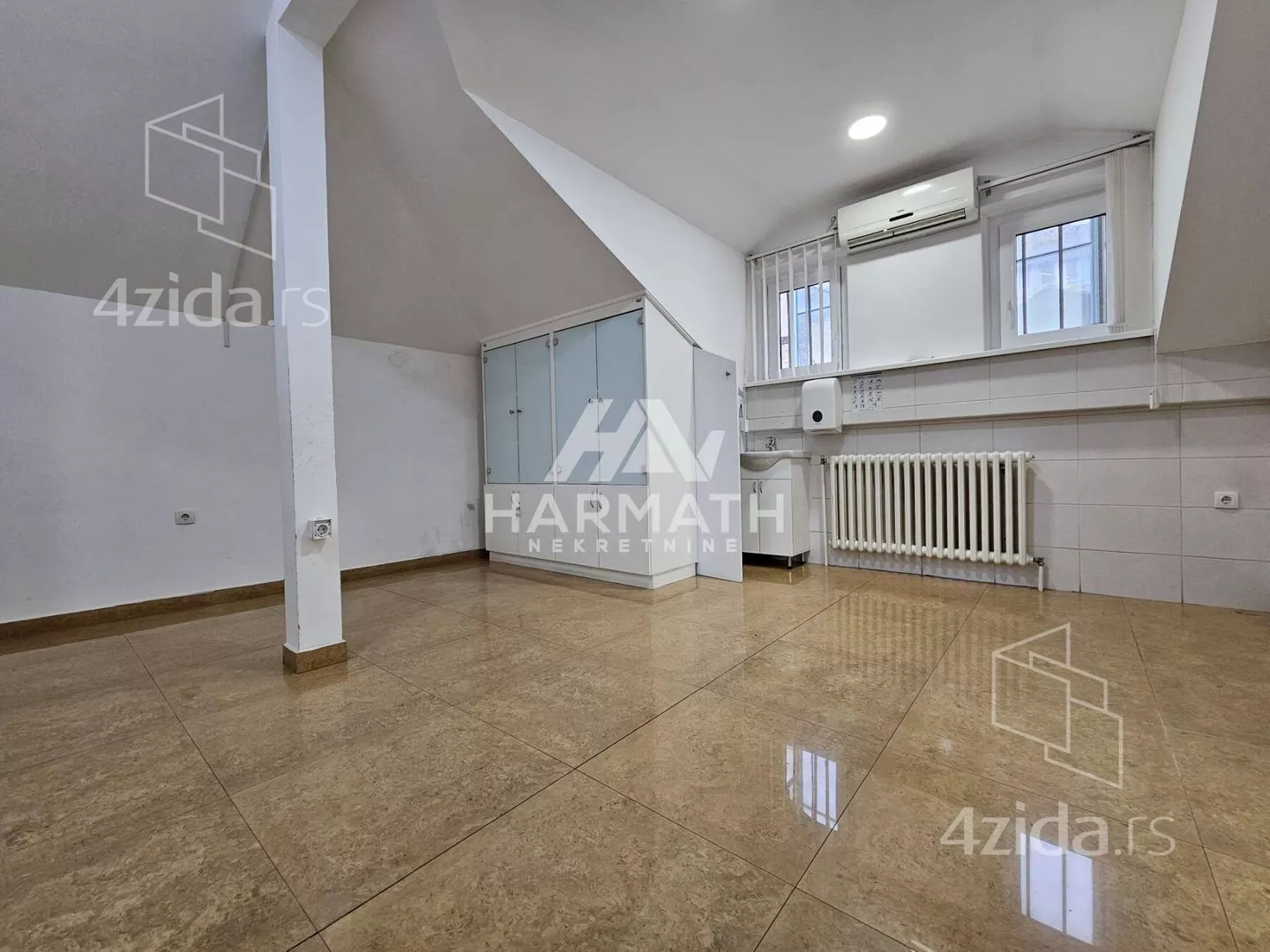 Poslovna zgrada | 4zida