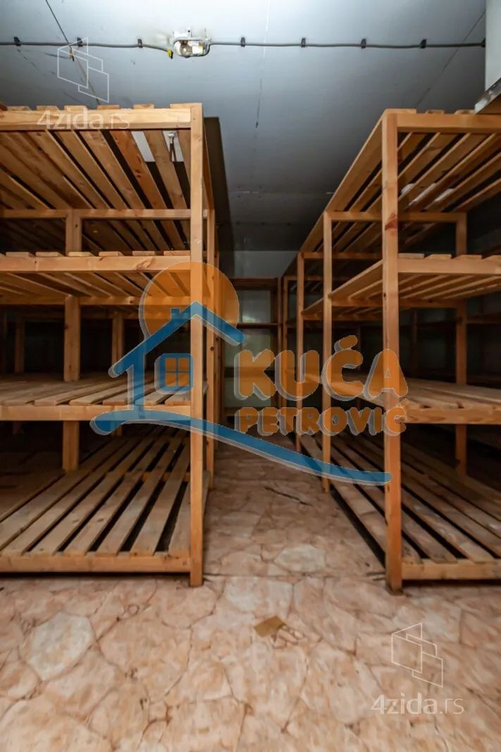 Lokal | 4zida