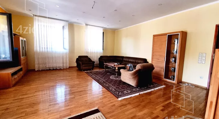 Petoiposoban stan | 4zida