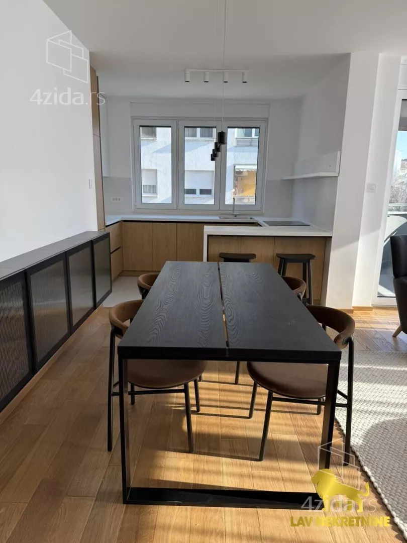 Troiposoban stan | 4zida