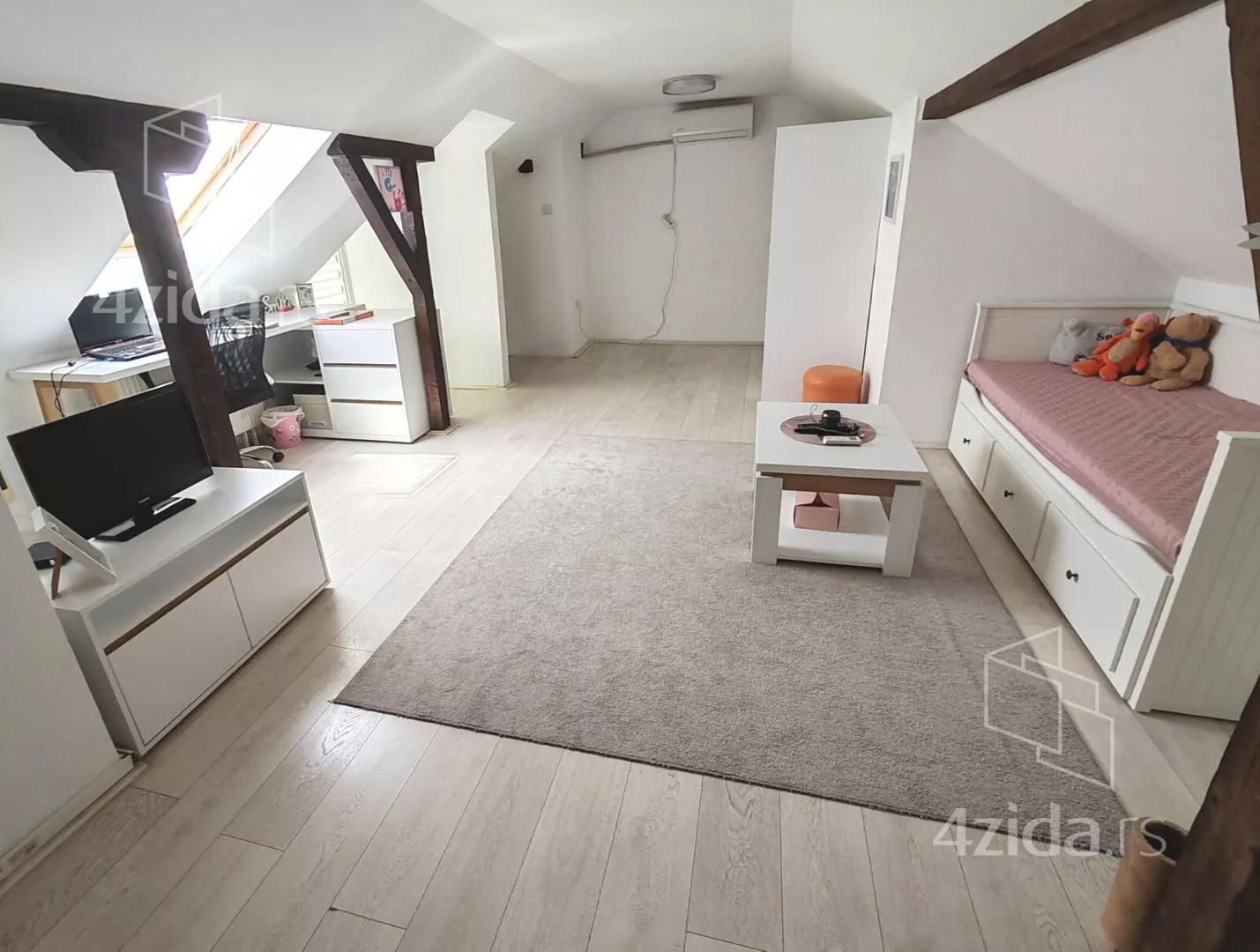 Troiposoban stan | 4zida