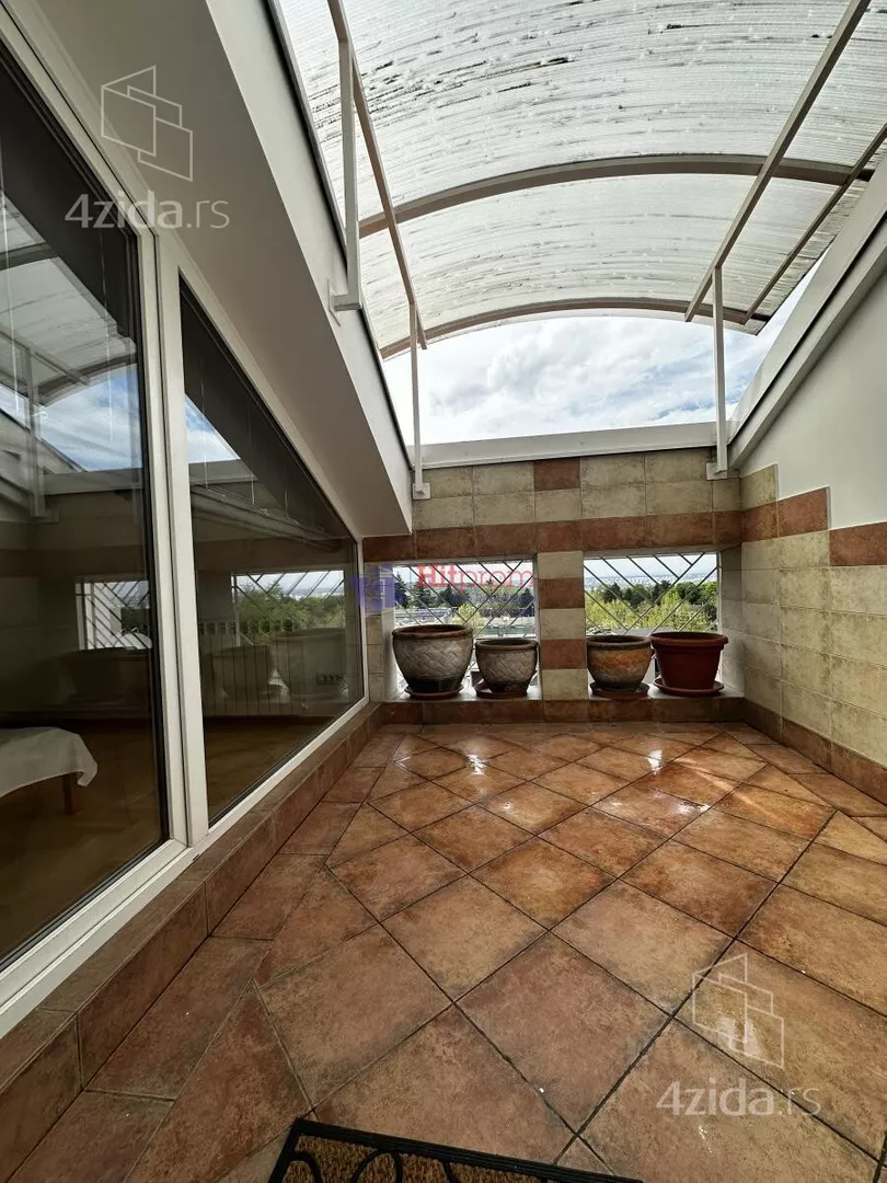 Šestosoban stan | 4zida