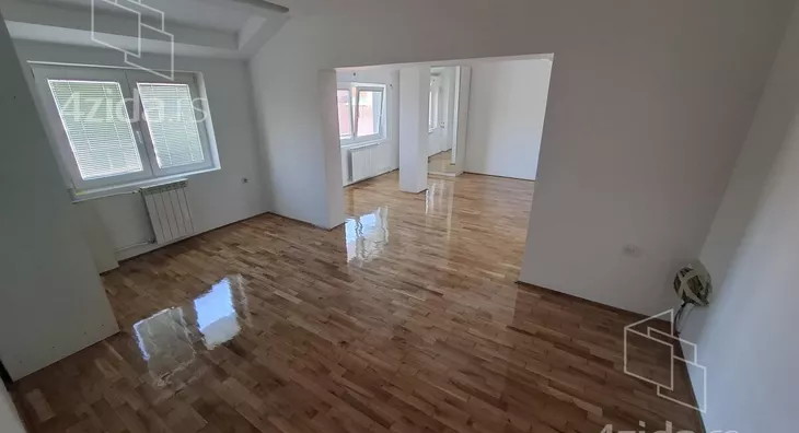 Šestosoban stan | 4zida