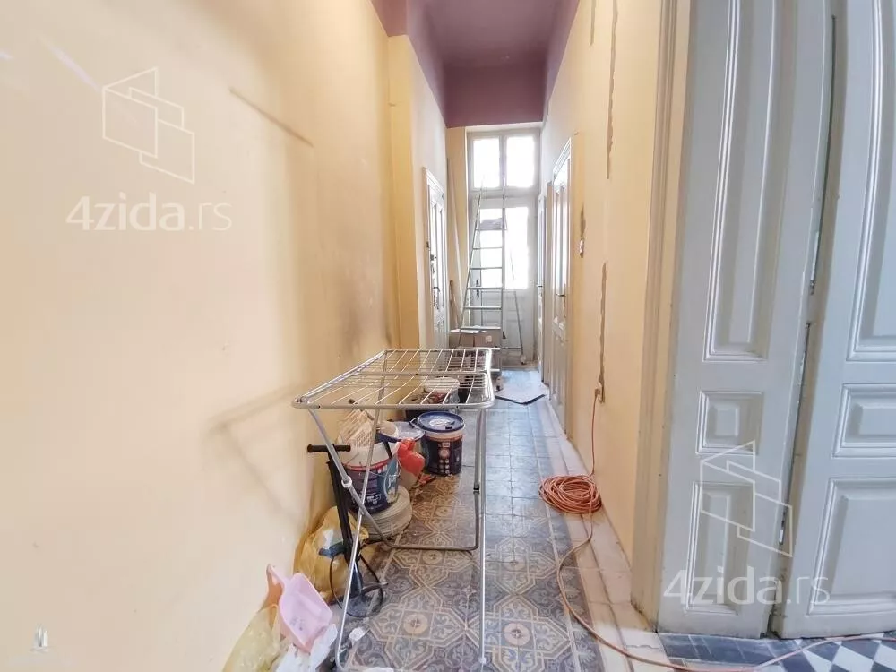 Šestosoban stan | 4zida