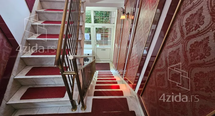 Poslovna zgrada | 4zida