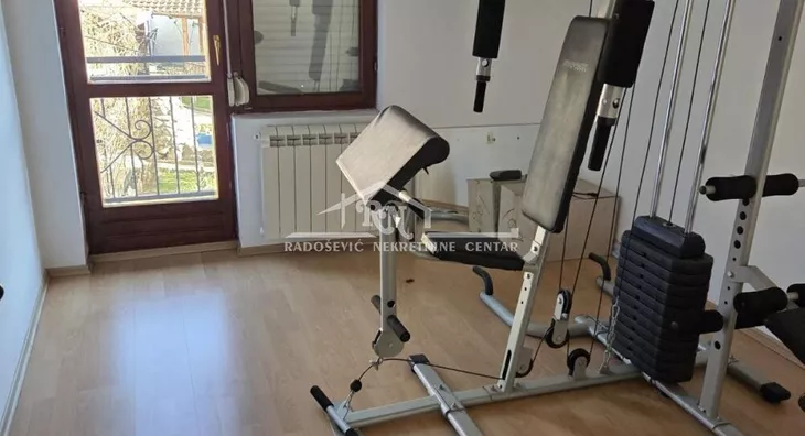 Petoiposoban stan | 4zida