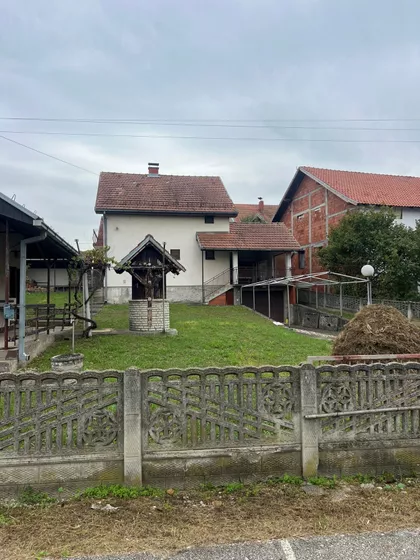 Jovana Sarića | 4zida.rs