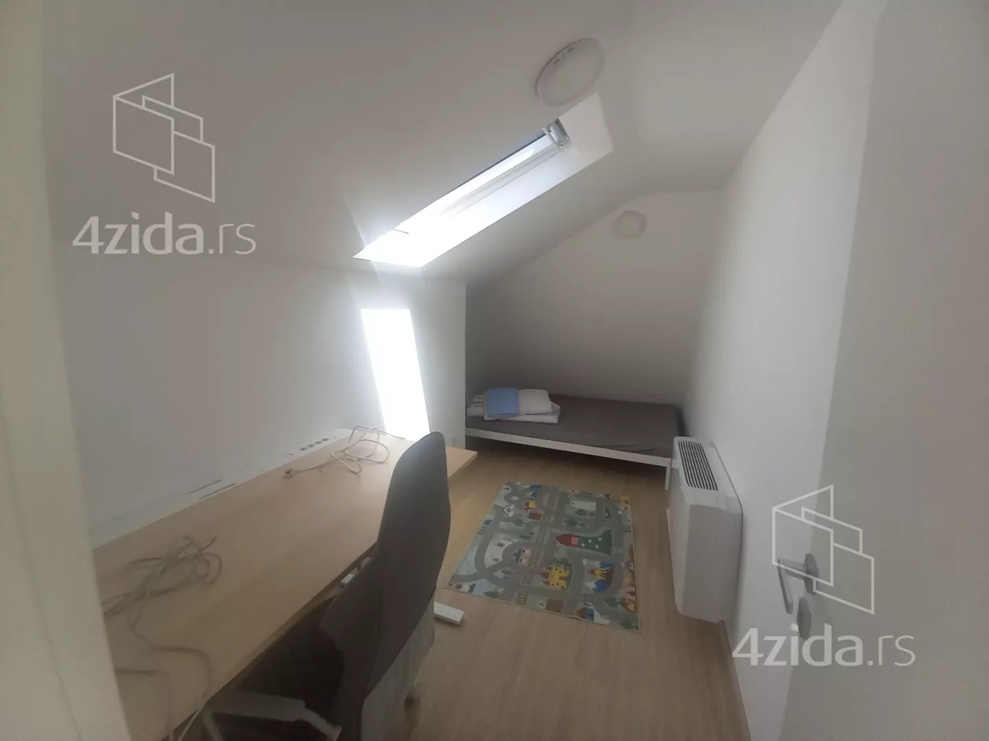 Četvoroiposoban stan | 4zida