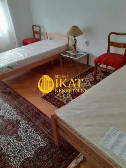 Dvadesetdrugog Oktobra | 4zida.rs