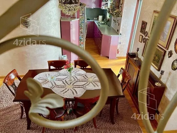 Šestosoban stan | 4zida