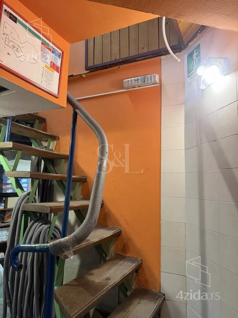 Poslovni prostor | 4zida