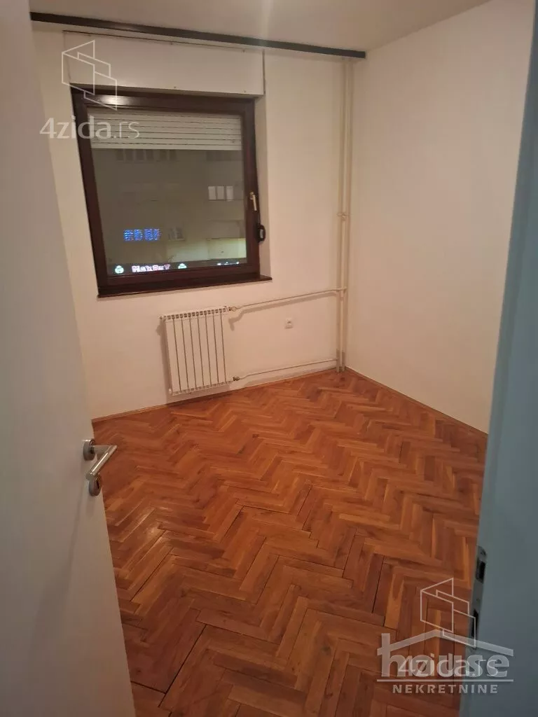 Četvoroiposoban stan | 4zida