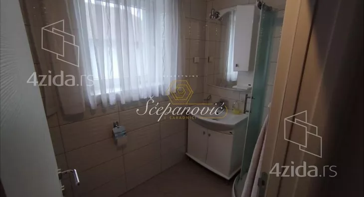 Šestosoban stan | 4zida