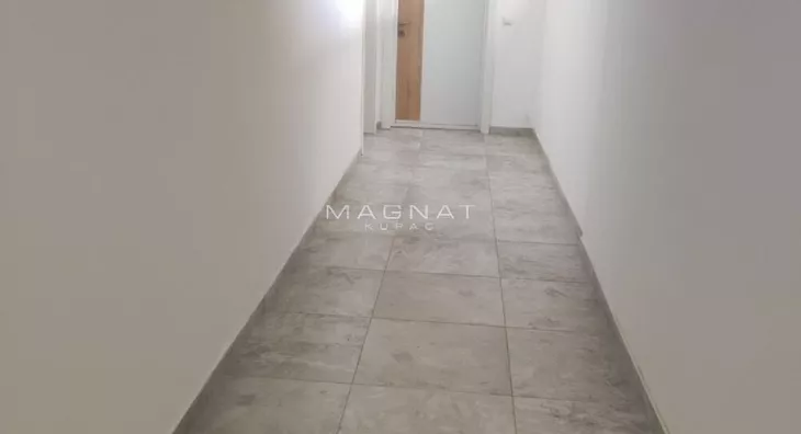 Šestosoban stan | 4zida
