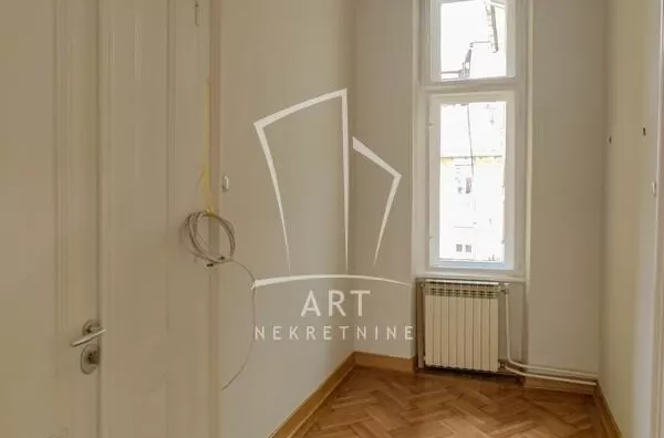 Šestoiposoban stan | 4zida