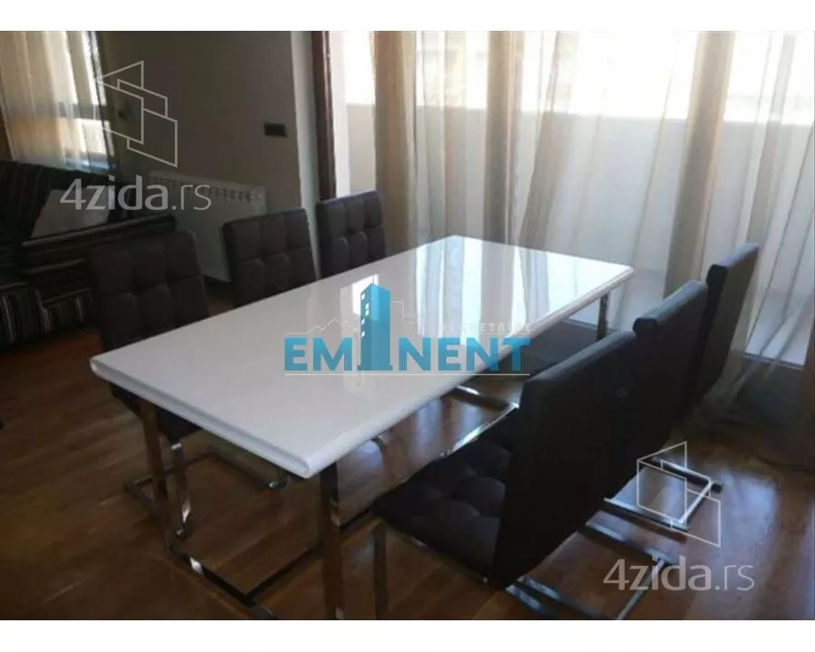 Petosoban stan | 4zida