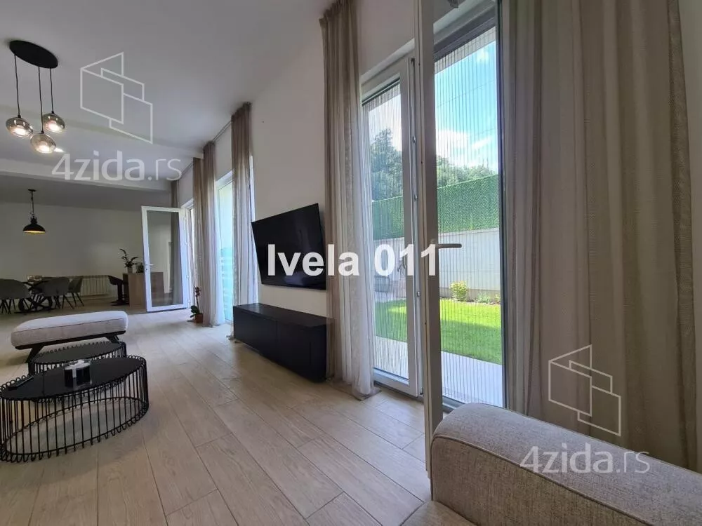 Šestosoban stan | 4zida