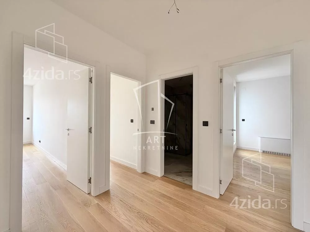 Šestoiposoban stan | 4zida