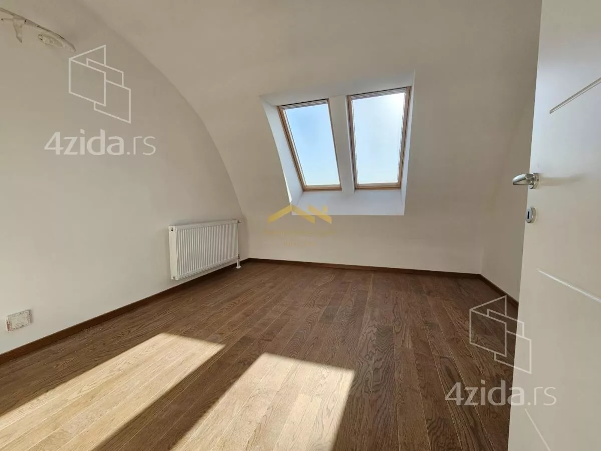 Šestosoban stan | 4zida