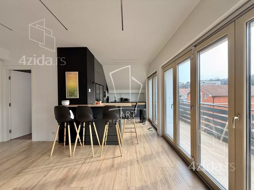 Troiposoban stan | 4zida