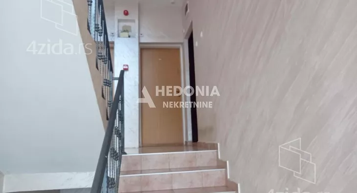 Poslovna zgrada | 4zida