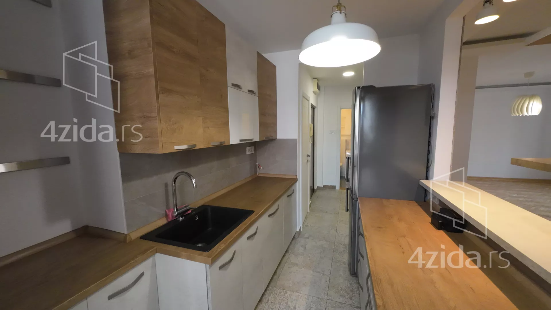 Četvoroiposoban stan | 4zida