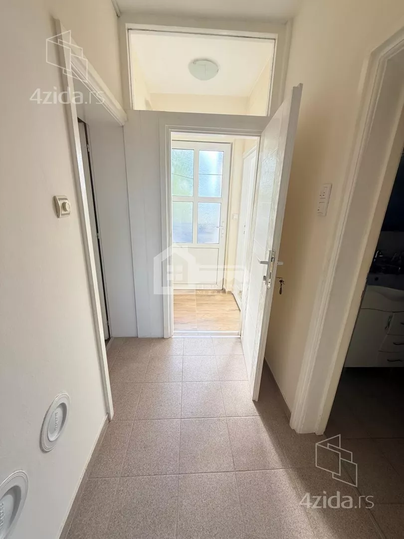 полуторакомнатная квартира на продажу, Добривой Йовановича, 60.000€, 49m² — фото