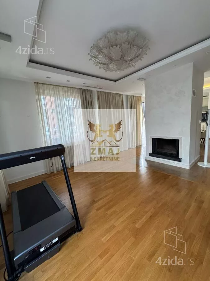 Sedmosoban stan | 4zida