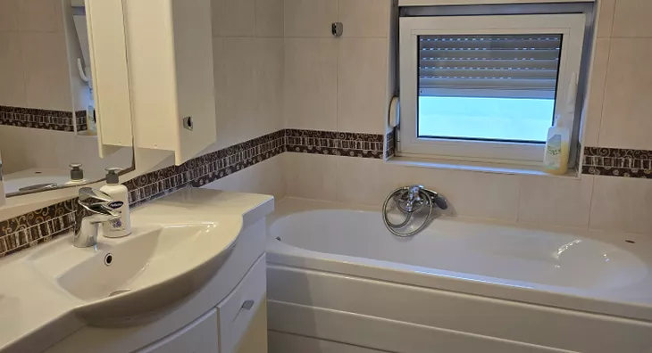 Šestosoban stan | 4zida