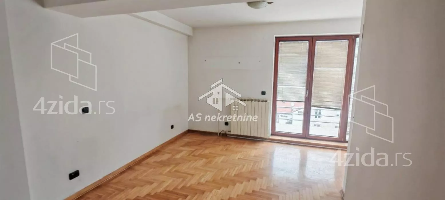 Šestosoban stan | 4zida