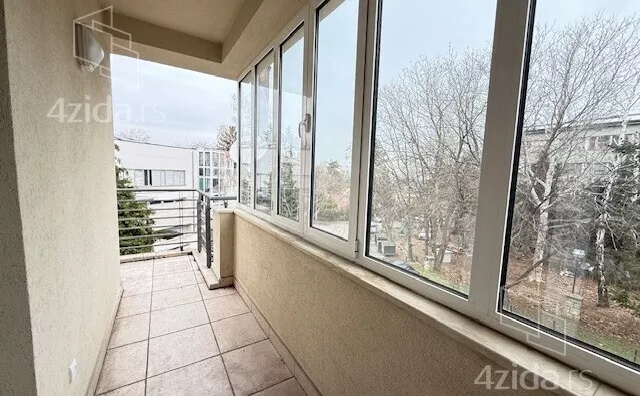 Šestosoban stan | 4zida