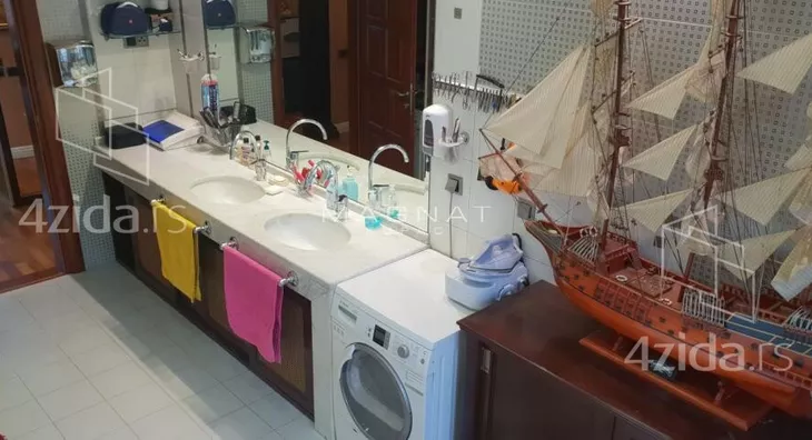 Petosoban stan | 4zida