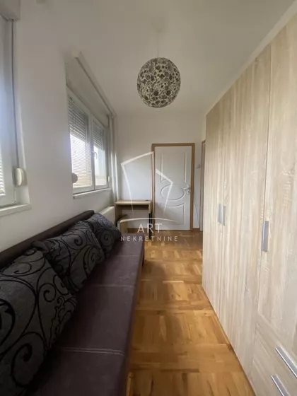 Ivana Mičurina | 4zida.rs