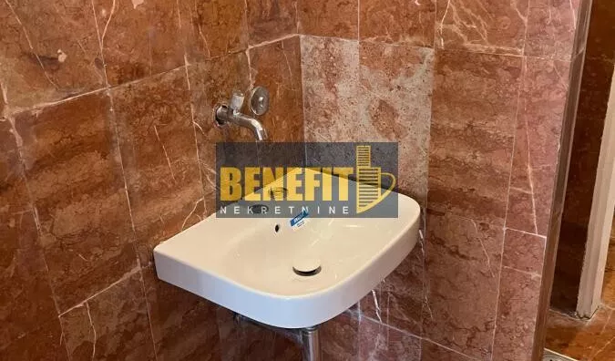 Poslovna zgrada | 4zida