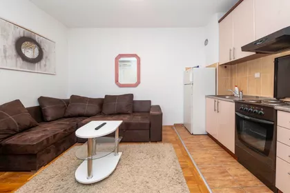 Devet Jugovića | 4zida.rs