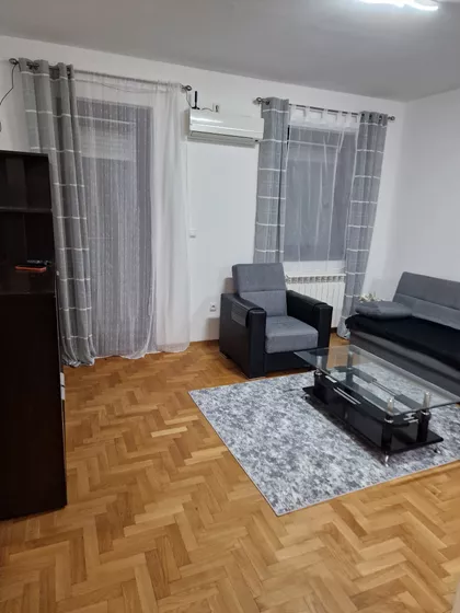 Jug Bogdana 3 | 4zida.rs