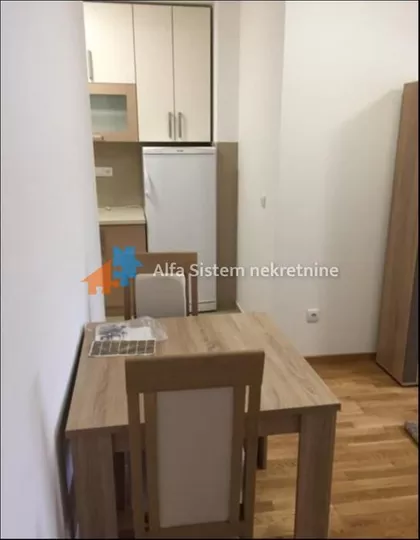 Crveni Krst Vračar | 4zida.rs