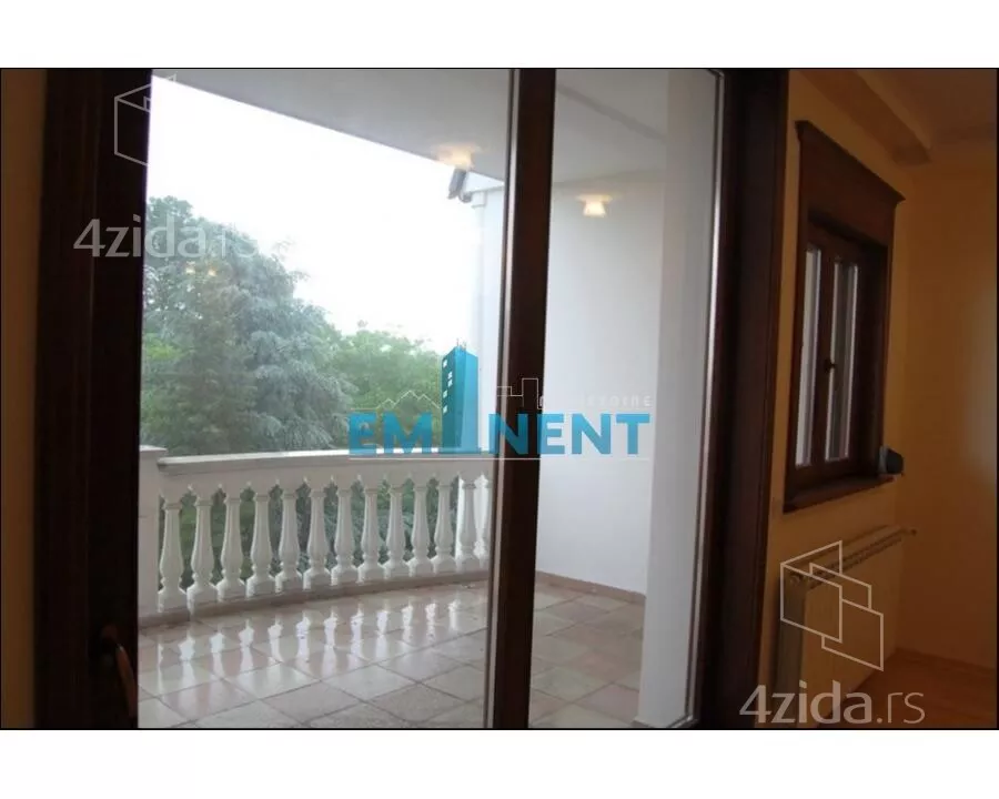 Sedmosoban stan | 4zida