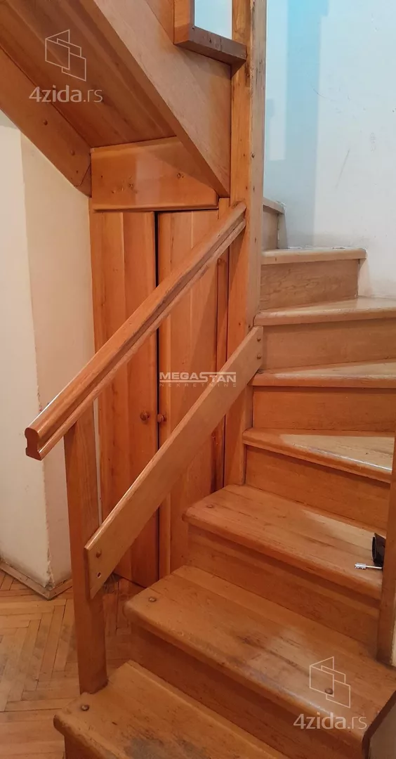 Šestosoban stan | 4zida