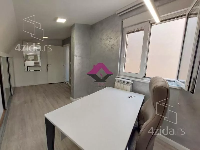 Četvoroiposoban stan | 4zida