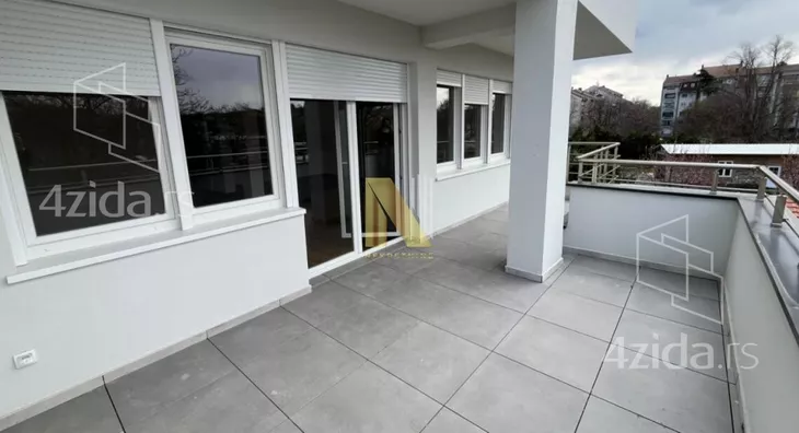 Četvoroiposoban stan | 4zida