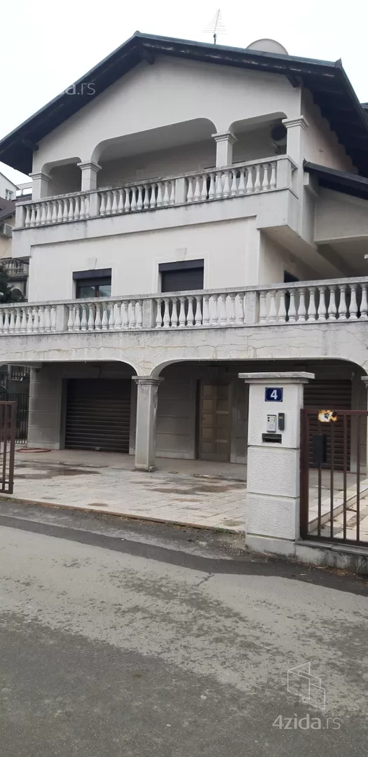 3-etažna kuća | 4zida