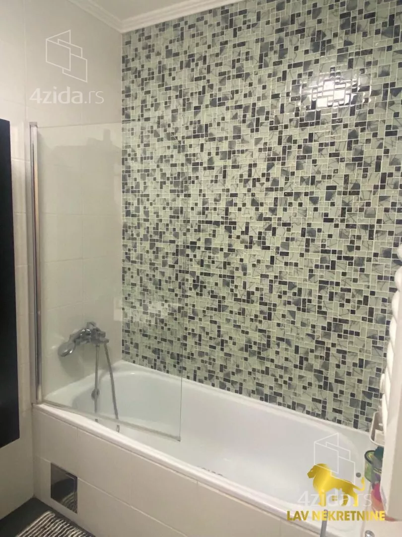 Četvoroiposoban stan | 4zida